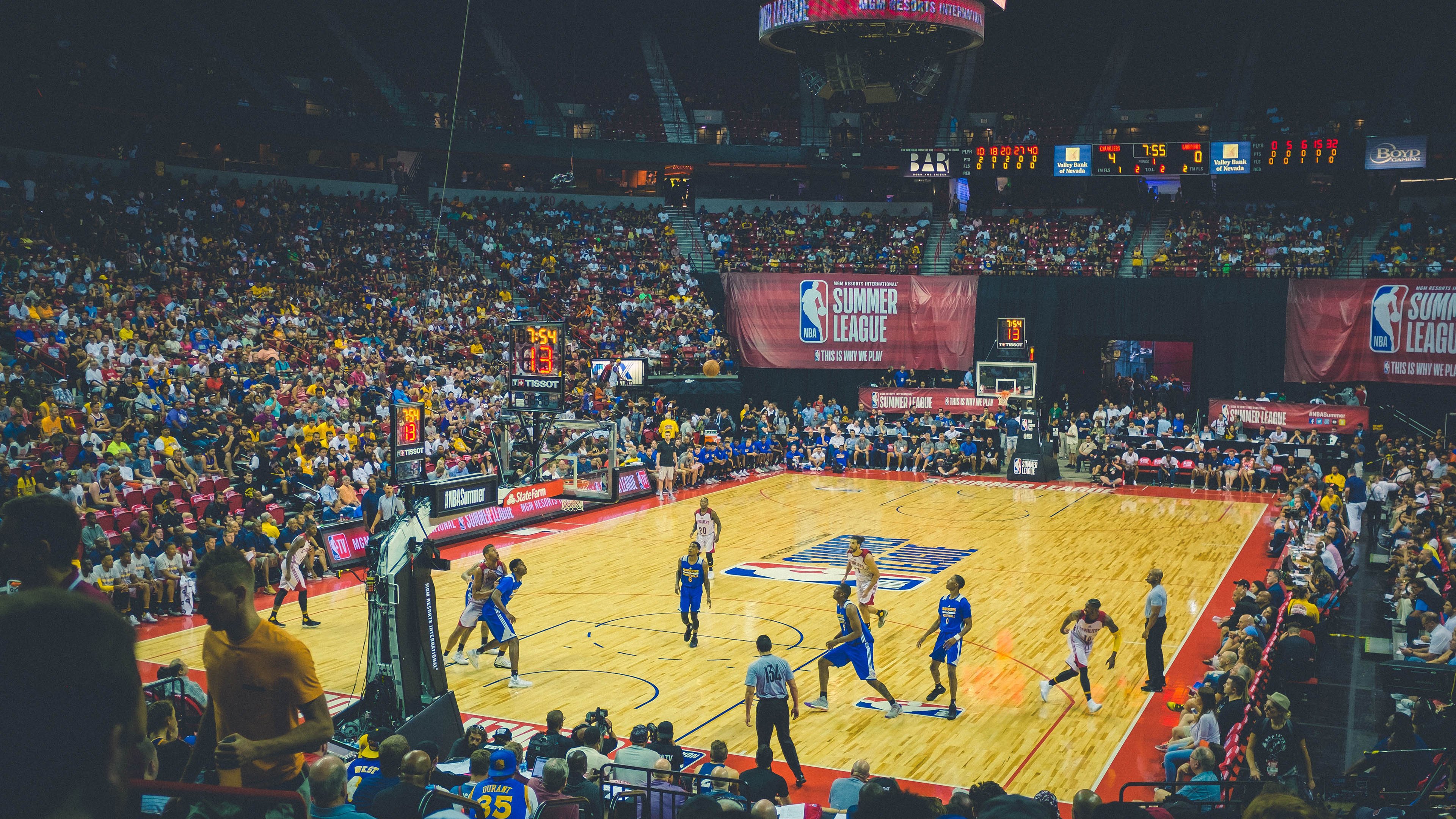 赛场“炫技”盛宴：传球、扣篮、华丽变向助你目不暇接，传球垫球扣球发球的技术要领